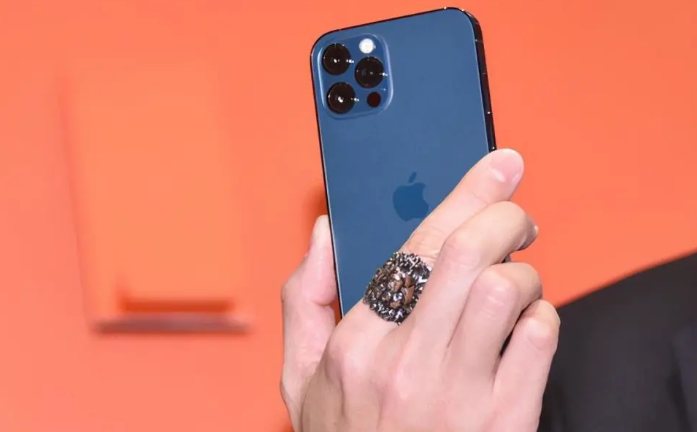 甘孜苹果手机维修分享iPhone12系列重启方法教程 